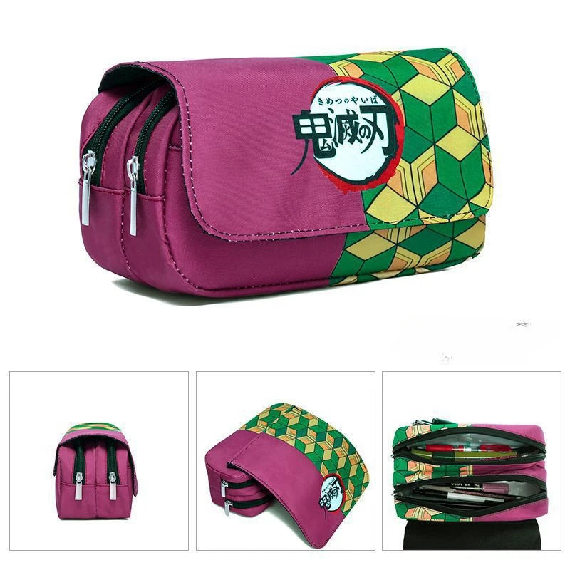 Estuche de lona Demon Slayer con doble cremallera, inspirado en el universo Kimetsu No Yaiba. Ofrece un amplio espacio de almacenamiento para bolígrafos, lápices y otros suministros, al tiempo que añade un toque kawaii a tu vida diaria.