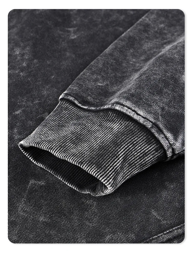 Hoodie vintage lavé inspiré de Dan Da Dan, un incontournable pour les fans du manga. Avec son design oversize et son style streetwear. Confortable et stylé, il est parfait pour les hommes et les femmes qui souhaitent afficher leur amour pour l'anime