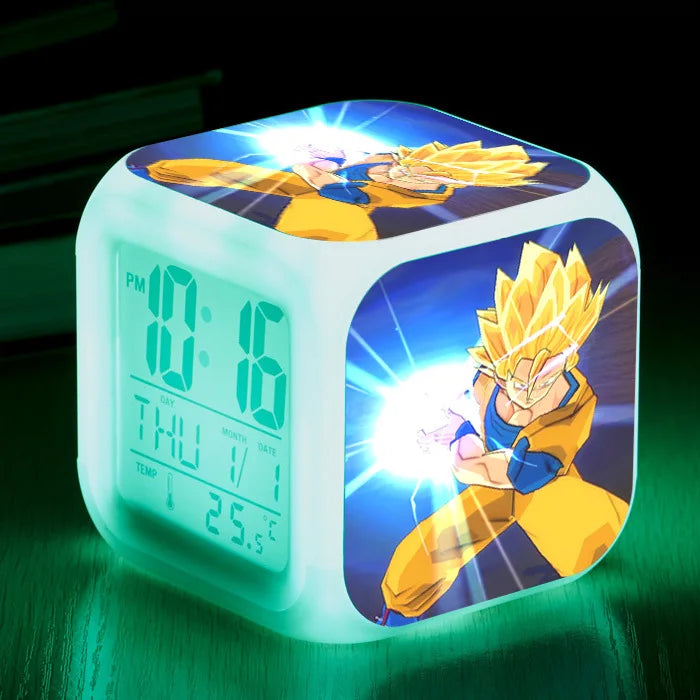 DRAGON BALL alarm clock with multi-color lighting. Ideal for fans of the anime, this alarm clock combines style and functionality with light animations. A perfect gift to brighten up mornings!
