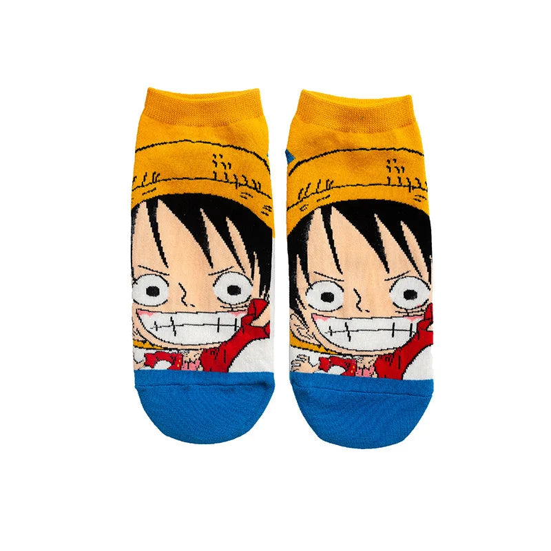 Calcetines de algodón para hombre y mujer, con los personajes icónicos Luffy y Chopper del universo One Piece. Combinando comodidad y estilo, son ideales para los fanáticos del anime.