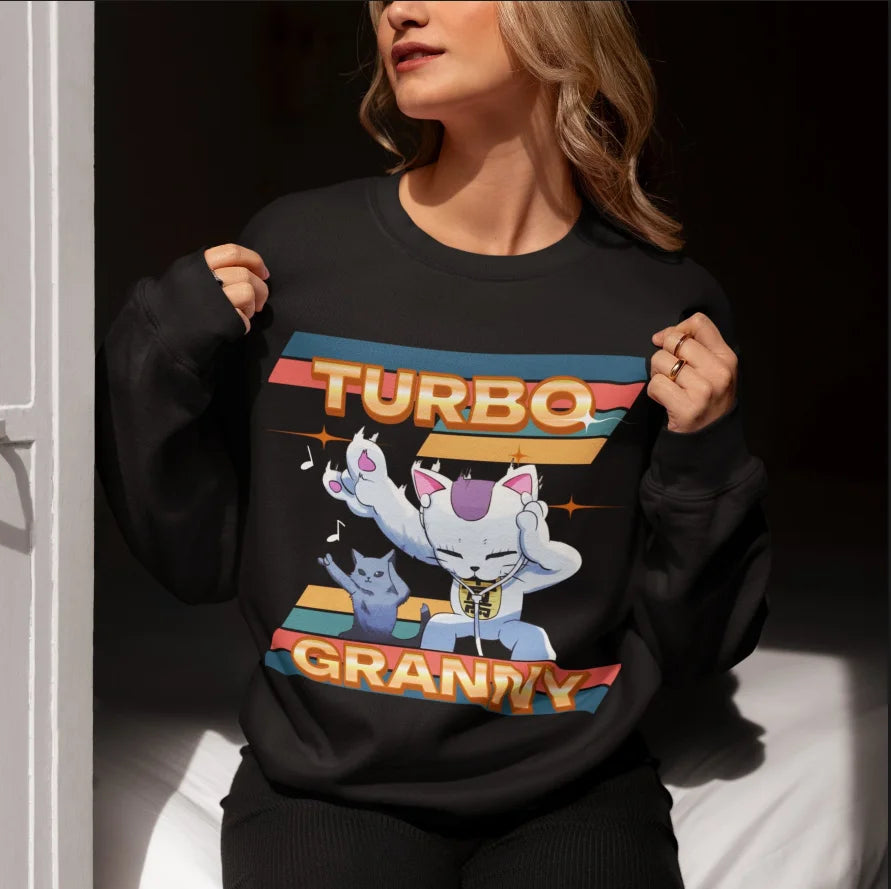 Esta sudadera unisex destaca el gato Mémé TURBO de DAN DA DAN. Diseñado para los fanáticos del anime, combina comodidad y estilo mientras expresa tu amor por esta popular serie.