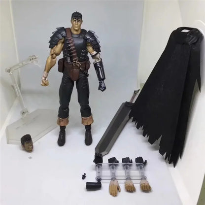 Figura BANDAI Berserk de 17cm | Figura de Guts en versión Black Swordsman con piezas intercambiables. Modelo de PVC ideal para fans y coleccionistas de Berserk.