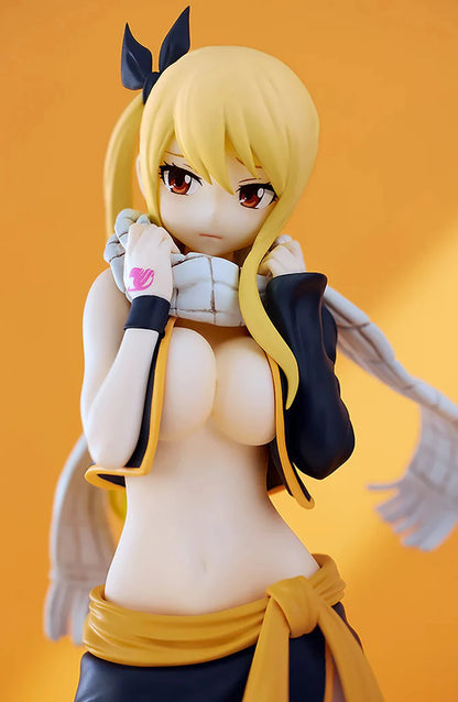 Figura BANDAI Fairy Tail de 22cm | Figura original de Lucy Heartfilia con el traje de Natsu. Modelo de edición limitada con detalles precisos y mano de obra fina, ideal para coleccionistas y fanáticos del anime.