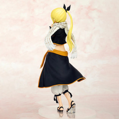 Figura BANDAI Fairy Tail de 22cm | Figura original de Lucy Heartfilia con el traje de Natsu. Modelo de edición limitada con detalles precisos y mano de obra fina, ideal para coleccionistas y fanáticos del anime.