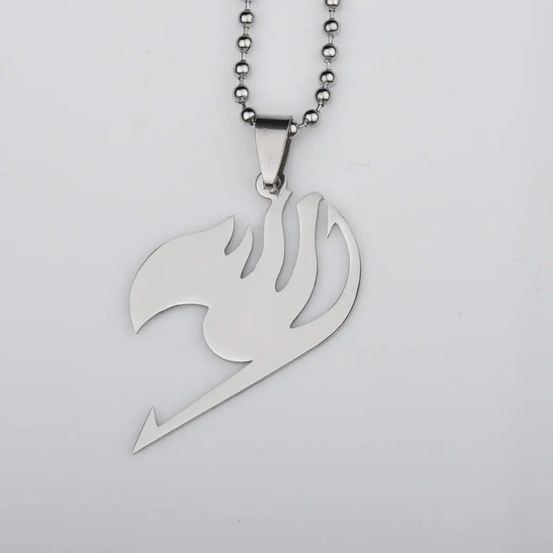 Collier Fairy Tail avec un pendentif en forme de Fée, design raffiné. Bijou tendance parfait comme cadeau pour les fans d'anime