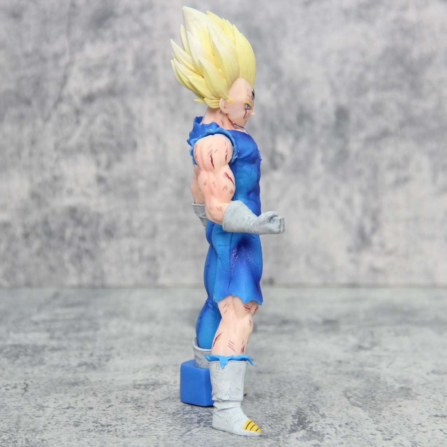 20cm Figurine Dragon Ball | Majin Vegeta Super Saiyan. Ajoutez cette pièce emblématique à votre collection ou offrez-la en cadeau à un passionné de Dragon Ball !