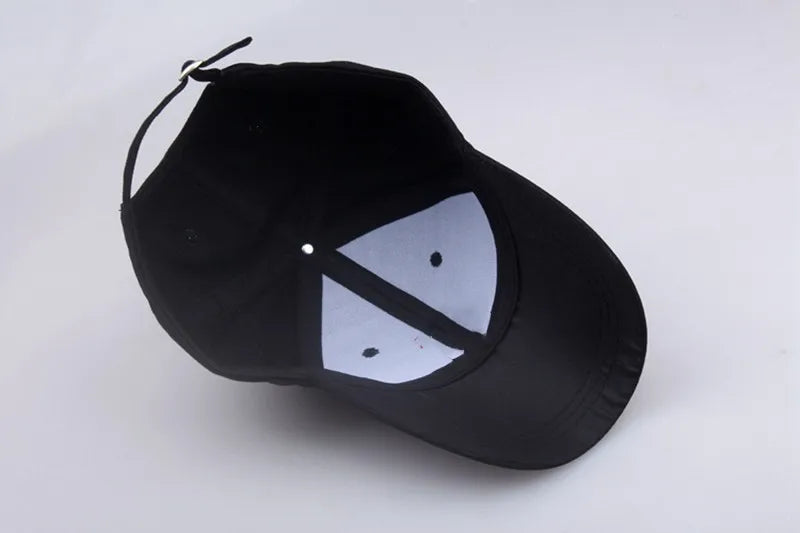Gorra bordada de Saitama de One Punch Man. Un accesorio ajustable y unisex, perfecto para los fans del anime. Ideal para actividades al aire libre o como accesorio de moda informal.