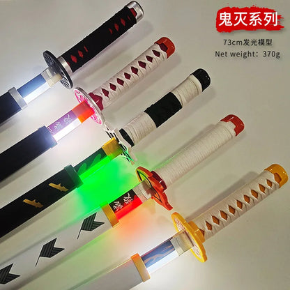 Katana Demon Slayer | Réplique d'épée avec effet lumineux, inspirée des katanas des personnages de Demon Slayer. Disponible en deux tailles (73 cm et 103 cm), elle est parfaite pour le cosplay ou comme cadeau idéal pour les fans de Demon Slayer !