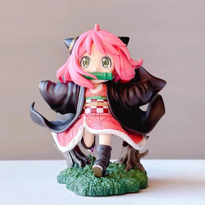 Figura ESPÍA×FAMILIAR de 12cm | Figura de coleccionista de edición limitada que representa a Anya Forger con traje de cosplay de Kamado Nezuko. Esta figura adorable y única es perfecta para coleccionistas y fanáticos del anime.