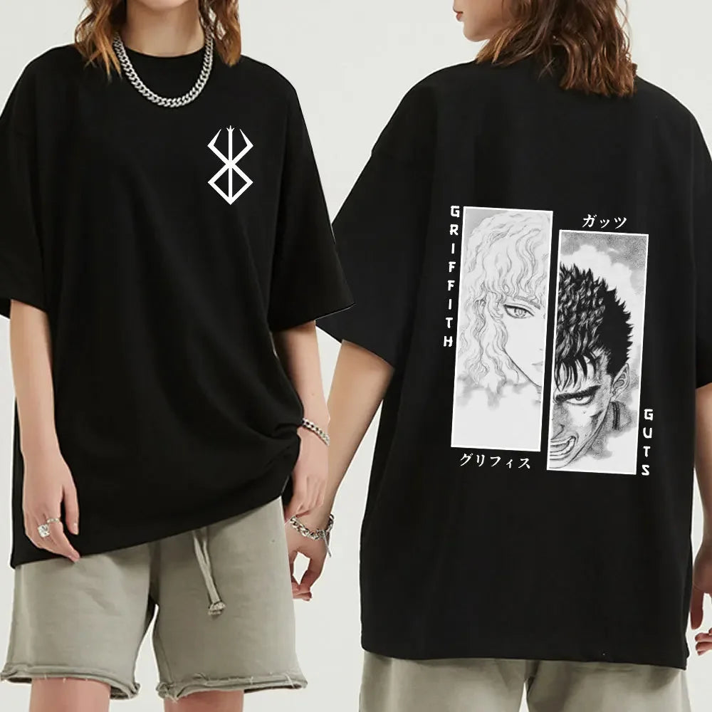 Cotton T-shirt, with a Berserk print. Available in oversized size, this model is perfect for fans of the anime. Comfortable and trendy, it can be worn as casual clothing or to show your love for Berserk