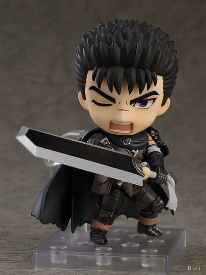 Figura Q Version de 10cm de Guts, el Espadachín Negro, inspirada en el anime Berserk. Con su espada icónica y su postura dinámica, esta figura es un modelo perfecto para coleccionistas y fanáticos del universo Berserk.