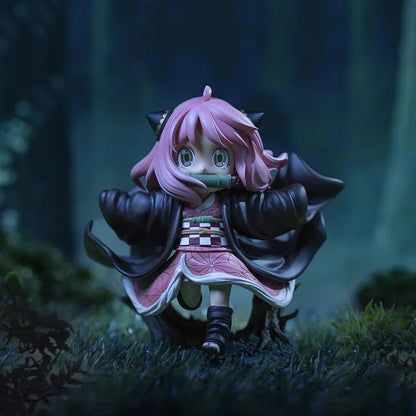 Figura ESPÍA×FAMILIAR de 12cm | Figura de coleccionista de edición limitada que representa a Anya Forger con traje de cosplay de Kamado Nezuko. Esta figura adorable y única es perfecta para coleccionistas y fanáticos del anime.