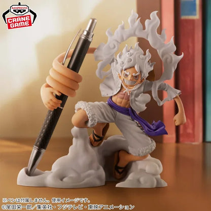 Figura BANDAI de 12cm de Luffy en modo Gear 5 Nika, de One Piece. Modelo detallado de PVC, perfecto para coleccionistas y fans del anime. Ideal como regalo o para completar una colección.