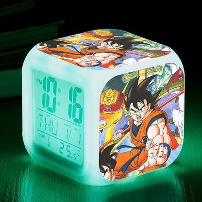 DRAGON BALL alarm clock with multi-color lighting. Ideal for fans of the anime, this alarm clock combines style and functionality with light animations. A perfect gift to brighten up mornings! 