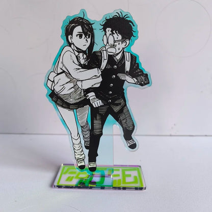 Añade un toque de anime a tu vida cotidiana con estos llaveros acrílicos de Dan Da Dan. Diseñado con detalles en láser, también puede servir como soporte decorativo o adorno para tus bolsos. Ideal para fans, es perfecto como regalo.