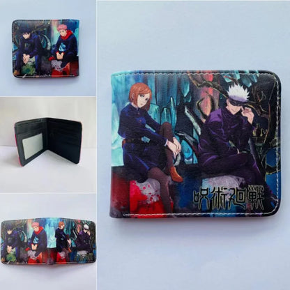Cartera Jujutsu Kaisen de 11,5x9 cm | La billetera plegable perfecta para los fanáticos, este modelo plegable ofrece compartimentos para tarjetas bancarias, documentos de identidad y monedas. Ideal para uso diario o como accesorio de cosplay. 