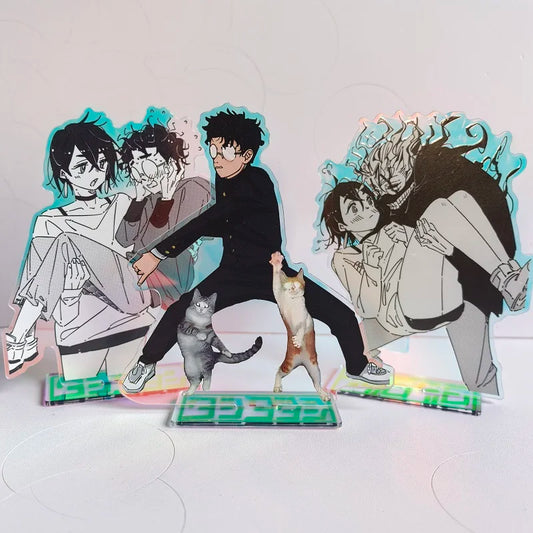Añade un toque de anime a tu vida cotidiana con estos llaveros acrílicos de Dan Da Dan. Diseñado con detalles en láser, también puede servir como soporte decorativo o adorno para tus bolsos. Ideal para fans, es perfecto como regalo.