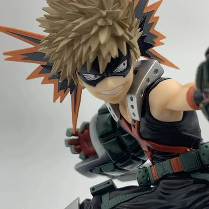 Figura My Hero Academia de 15 cm | Revive la intensidad de My Hero Academia con esta figura de Bakugo Katsuki en versión Batalla. Fabricado en PVC, es ideal para colecciones y fans del universo.