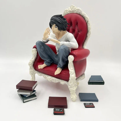 Figura de la nota de muerte de 24 cm | Figura detallada que representa a L Lawliet en una escena icónica de Death Note. Modelo GK de alta calidad, perfecto para coleccionistas y fans del anime. Ideal como decoración o regalo.