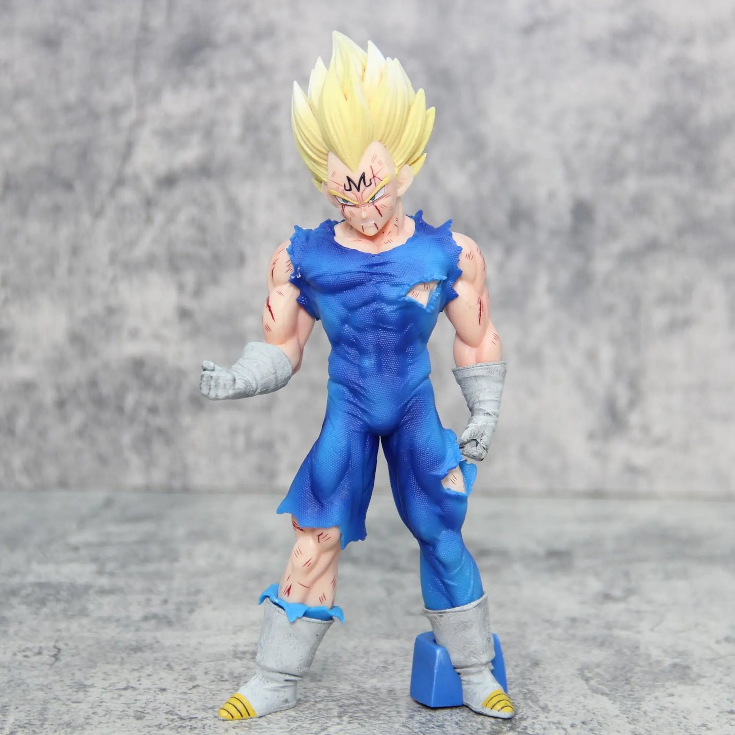 20cm Figurine Dragon Ball | Majin Vegeta Super Saiyan. Ajoutez cette pièce emblématique à votre collection ou offrez-la en cadeau à un passionné de Dragon Ball !