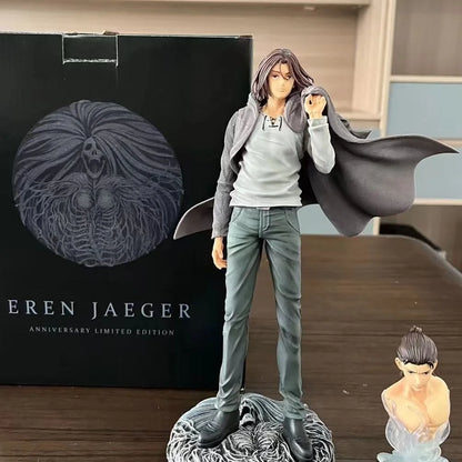 Figura de edición limitada Attack on Titan de 30 cm | Figura de acción que representa a Eren Jaeger disfrazado. Este modelo ofrece un cabezal intercambiable para variar expresiones. Ideal para coleccionistas y aficionados. 