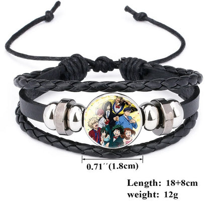 Añade un toque de estilo heroico a tu look con esta pulsera inspirada en My Hero Academia. Confeccionado en cuero tejido, presenta un diseño creativo y es ajustable para una comodidad óptima. Un gran regalo para los fanáticos del anime.