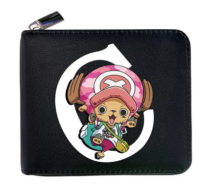 Cartera de cuero con cremallera de una pieza de 12 * 10 cm. Esta billetera de cuero presenta las iniciales de personajes icónicos de One Piece, combinando estilo y funcionalidad. 