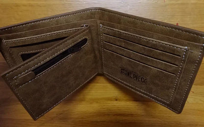 12*10cm | Cartera de piel One Piece de alta calidad, con los logos icónicos de la serie. Un accesorio elegante y funcional para los fanáticos del anime. 
