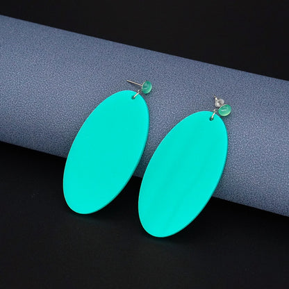 Set de cosplay Ayase Momo de Dan Da Dan. Longues boucles d'oreilles et colliers. Idéal pour les conventions, les fêtes d'Halloween ou les spectacles