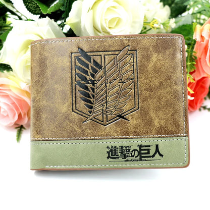 12*10cm | Cartera de piel Attack on Titan de alta calidad, con el icónico logo de la serie. Un accesorio elegante y funcional para los fanáticos del anime. 