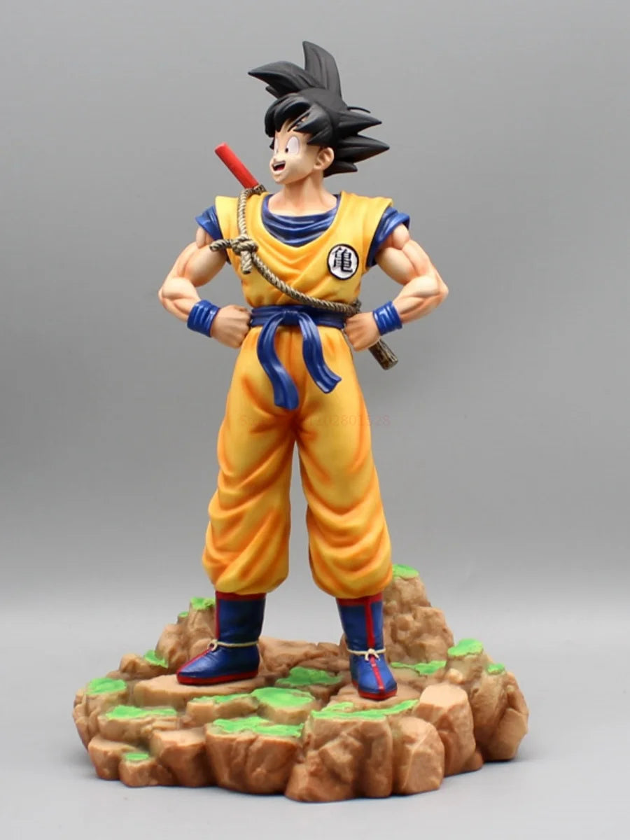 Figurine de Collection Dragon Ball | Son Goku : Modèle en position debout représentant Goku avec son baton magique. Une pièce parfaite pour les fans d'Anime, idéale comme objet de collection