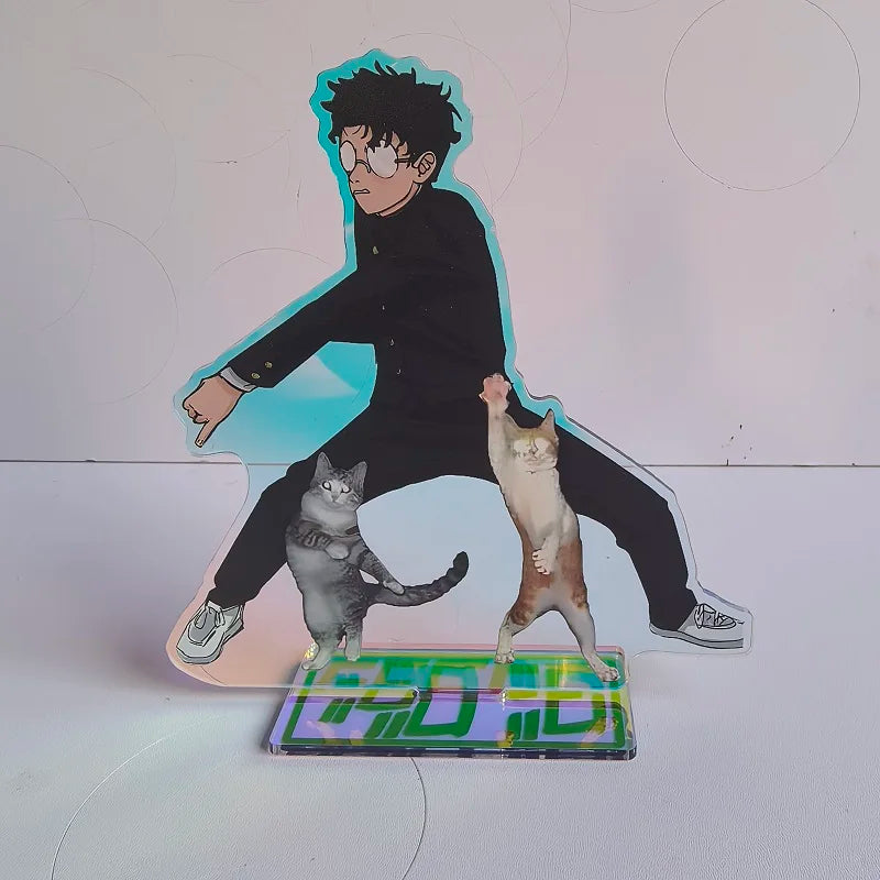 Añade un toque de anime a tu vida cotidiana con estos llaveros acrílicos de Dan Da Dan. Diseñado con detalles en láser, también puede servir como soporte decorativo o adorno para tus bolsos. Ideal para fans, es perfecto como regalo.