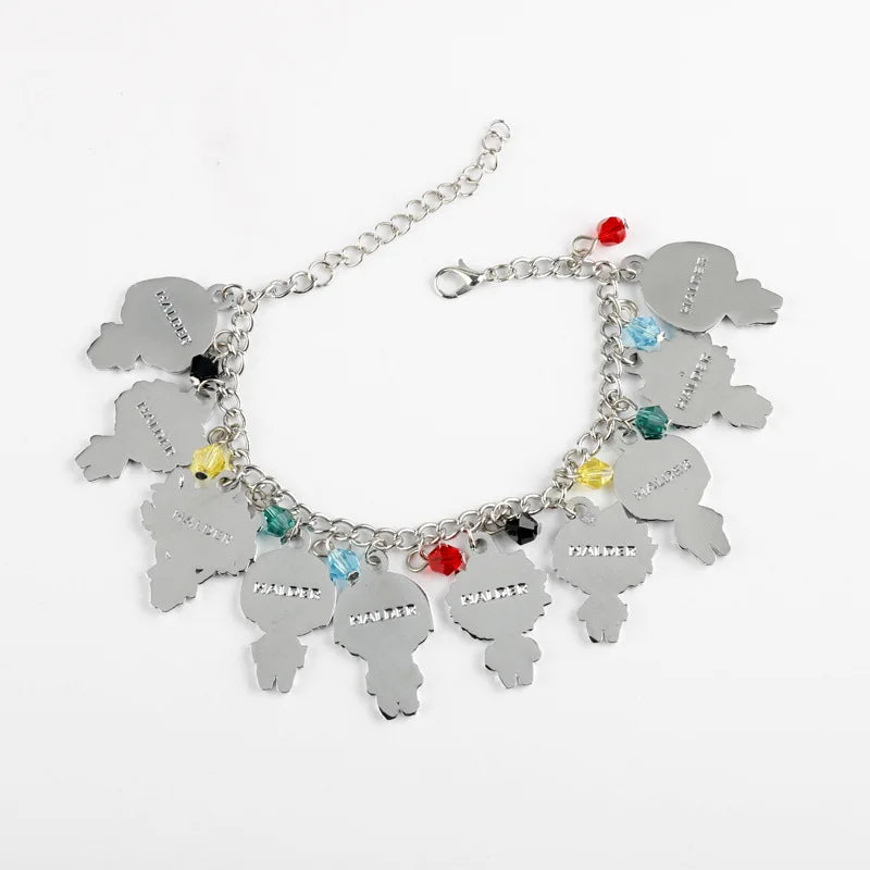 Charm bracelet with My Hero Academia character pendants. Perfect for fans of the anime, this stylish accessory makes a great gift. Ideal for completing an outfit with an anime touch