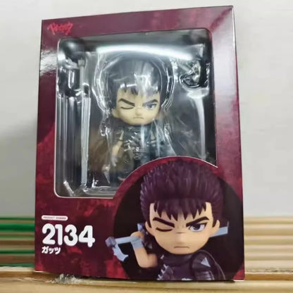 Figura Q Version de 10cm de Guts, el Espadachín Negro, inspirada en el anime Berserk. Con su espada icónica y su postura dinámica, esta figura es un modelo perfecto para coleccionistas y fanáticos del universo Berserk.
