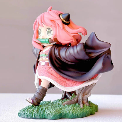 Figura ESPÍA×FAMILIAR de 12cm | Figura de coleccionista de edición limitada que representa a Anya Forger con traje de cosplay de Kamado Nezuko. Esta figura adorable y única es perfecta para coleccionistas y fanáticos del anime.