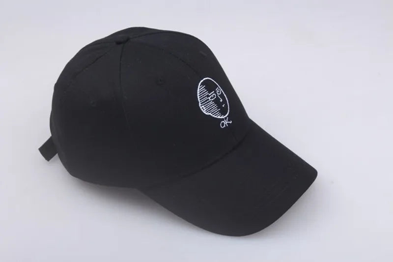 Gorra bordada de Saitama de One Punch Man. Un accesorio ajustable y unisex, perfecto para los fans del anime. Ideal para actividades al aire libre o como accesorio de moda informal.