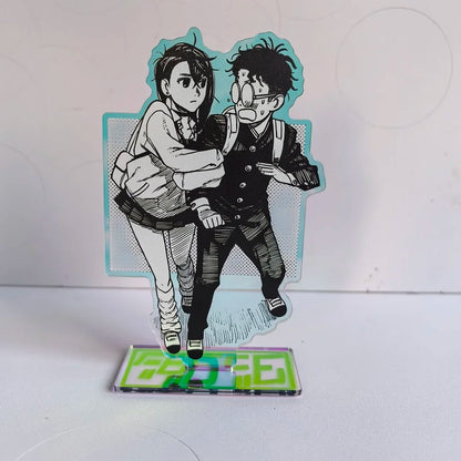 Añade un toque de anime a tu vida cotidiana con estos llaveros acrílicos de Dan Da Dan. Diseñado con detalles en láser, también puede servir como soporte decorativo o adorno para tus bolsos. Ideal para fans, es perfecto como regalo.