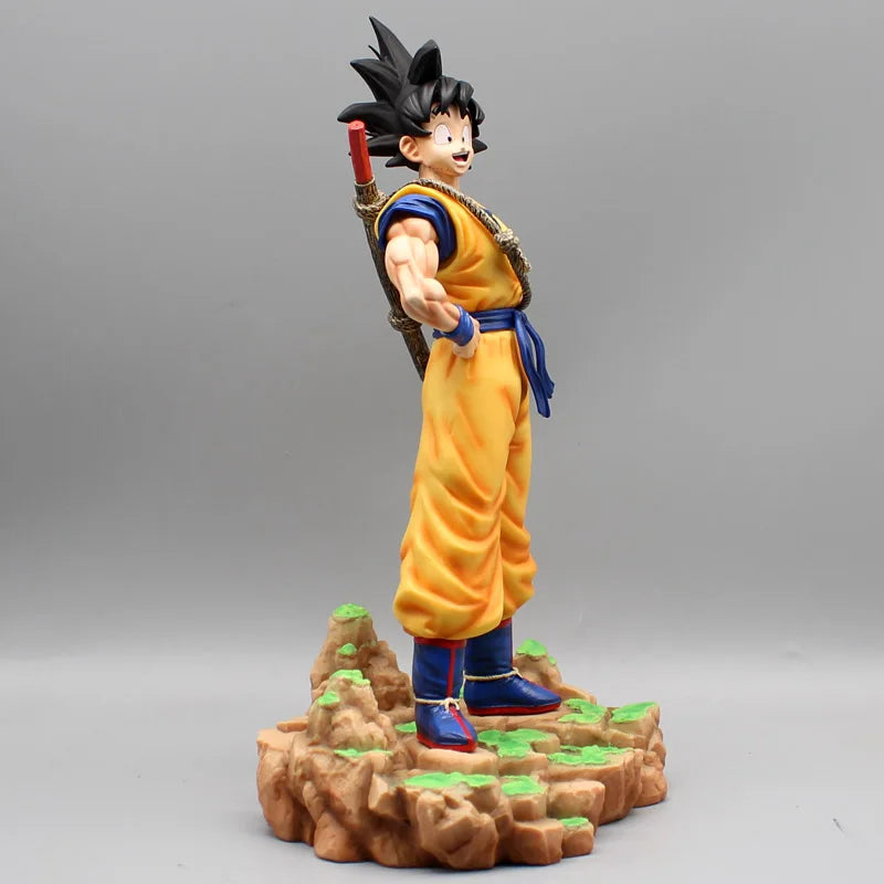 Figurine de Collection Dragon Ball | Son Goku : Modèle en position debout représentant Goku avec son baton magique. Une pièce parfaite pour les fans d'Anime, idéale comme objet de collection