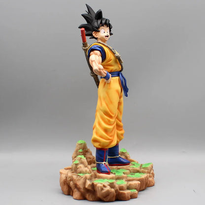 Figurine de Collection Dragon Ball | Son Goku : Modèle en position debout représentant Goku avec son baton magique. Une pièce parfaite pour les fans d'Anime, idéale comme objet de collection