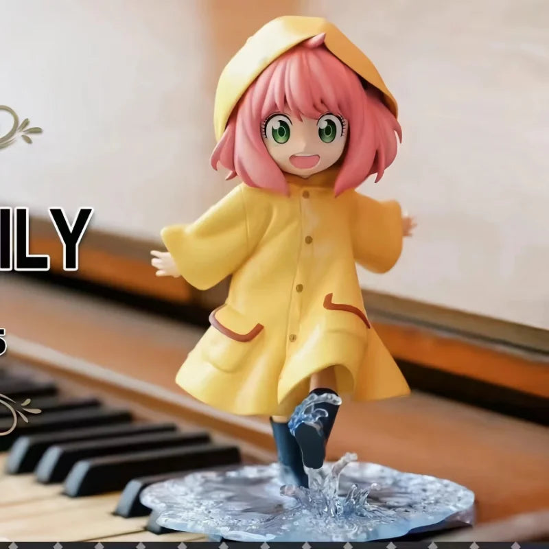 Figura ESPÍA×FAMILIAR de 13cm | Figura que representa a Anya Forger con ropa de lluvia, de estilo kawaii. Ideal para los fanáticos de SPY×FAMILY, esta linda figura es perfecta para coleccionistas, niños o como regalo único. 