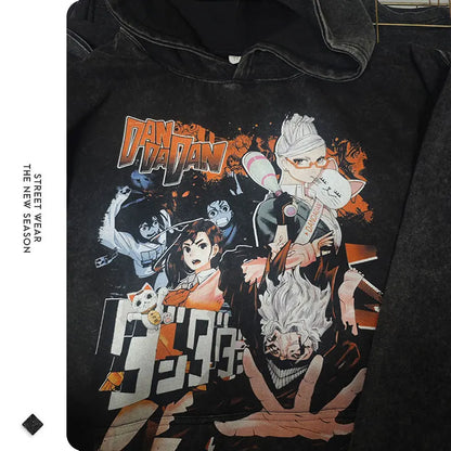 Hoodie vintage lavé inspiré de Dan Da Dan, un incontournable pour les fans du manga. Avec son design oversize et son style streetwear. Confortable et stylé, il est parfait pour les hommes et les femmes qui souhaitent afficher leur amour pour l'anime