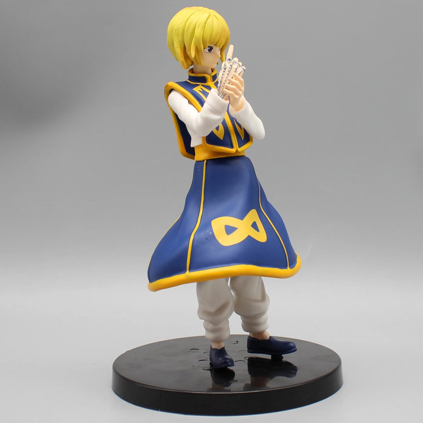 18cm Figurine HUNTER X HUNTER | Modèle de collection représentant Kurapika Kuruta, membre emblématique des protagonistes dans HUNTERxHUNTER. Cette figurine est parfaite pour décorer un bureau ou offrir comme cadeau d'anniversaire