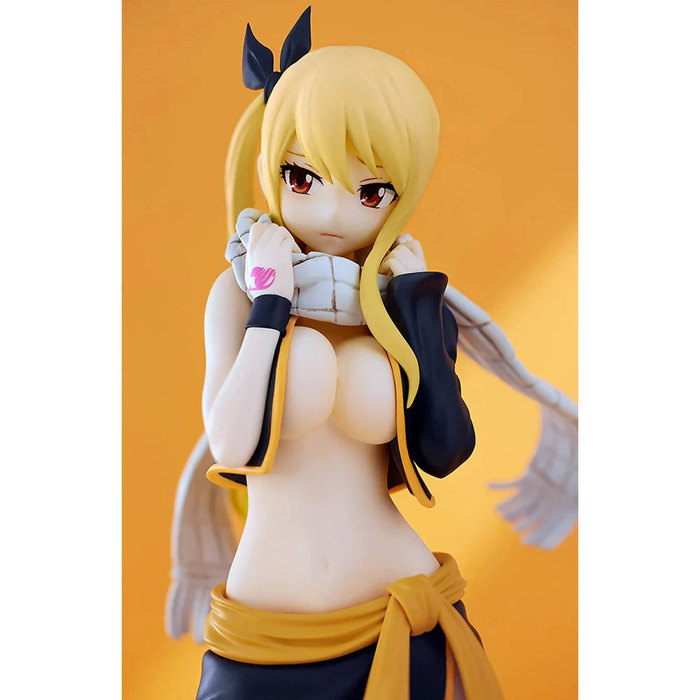 Figura BANDAI Fairy Tail de 22cm | Figura original de Lucy Heartfilia con el traje de Natsu. Modelo de edición limitada con detalles precisos y mano de obra fina, ideal para coleccionistas y fanáticos del anime.