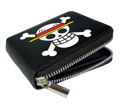 Cartera de cuero con cremallera de una pieza de 12 * 10 cm. Esta billetera de cuero presenta las iniciales de personajes icónicos de One Piece, combinando estilo y funcionalidad. 