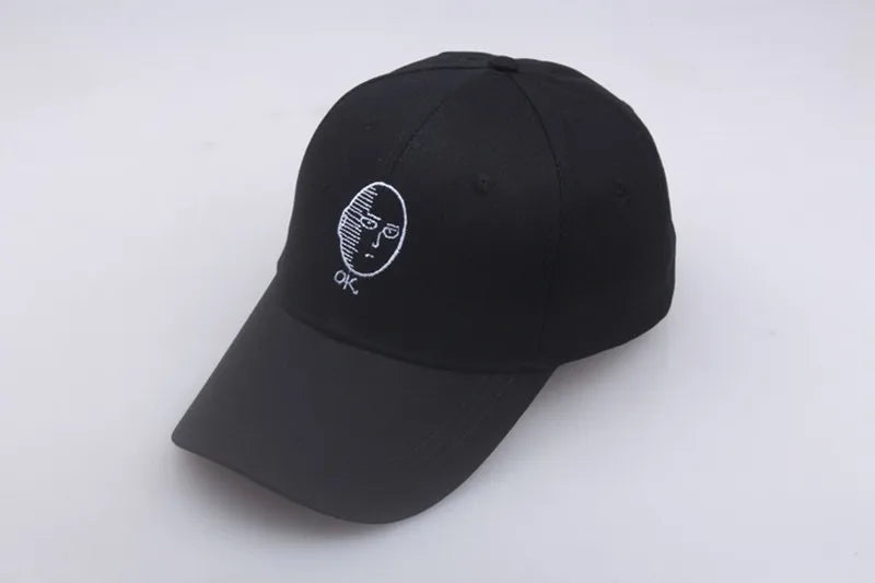 Gorra bordada de Saitama de One Punch Man. Un accesorio ajustable y unisex, perfecto para los fans del anime. Ideal para actividades al aire libre o como accesorio de moda informal.