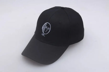 Gorra bordada de Saitama de One Punch Man. Un accesorio ajustable y unisex, perfecto para los fans del anime. Ideal para actividades al aire libre o como accesorio de moda informal.