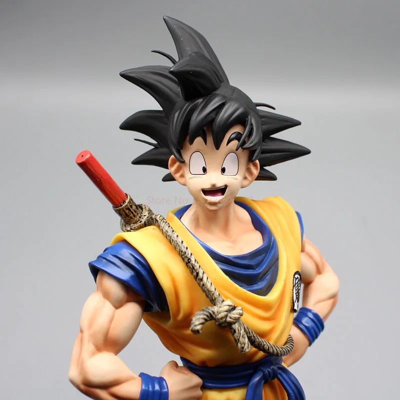 Figurine de Collection Dragon Ball | Son Goku : Modèle en position debout représentant Goku avec son baton magique. Une pièce parfaite pour les fans d'Anime, idéale comme objet de collection