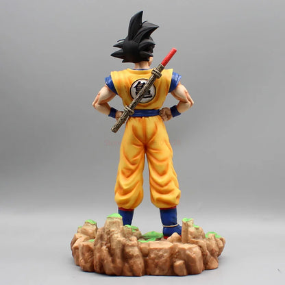 Figurine de Collection Dragon Ball | Son Goku : Modèle en position debout représentant Goku avec son baton magique. Une pièce parfaite pour les fans d'Anime, idéale comme objet de collection