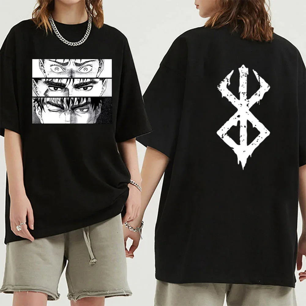 Cotton T-shirt, with a Berserk print. Available in oversized size, this model is perfect for fans of the anime. Comfortable and trendy, it can be worn as casual clothing or to show your love for Berserk