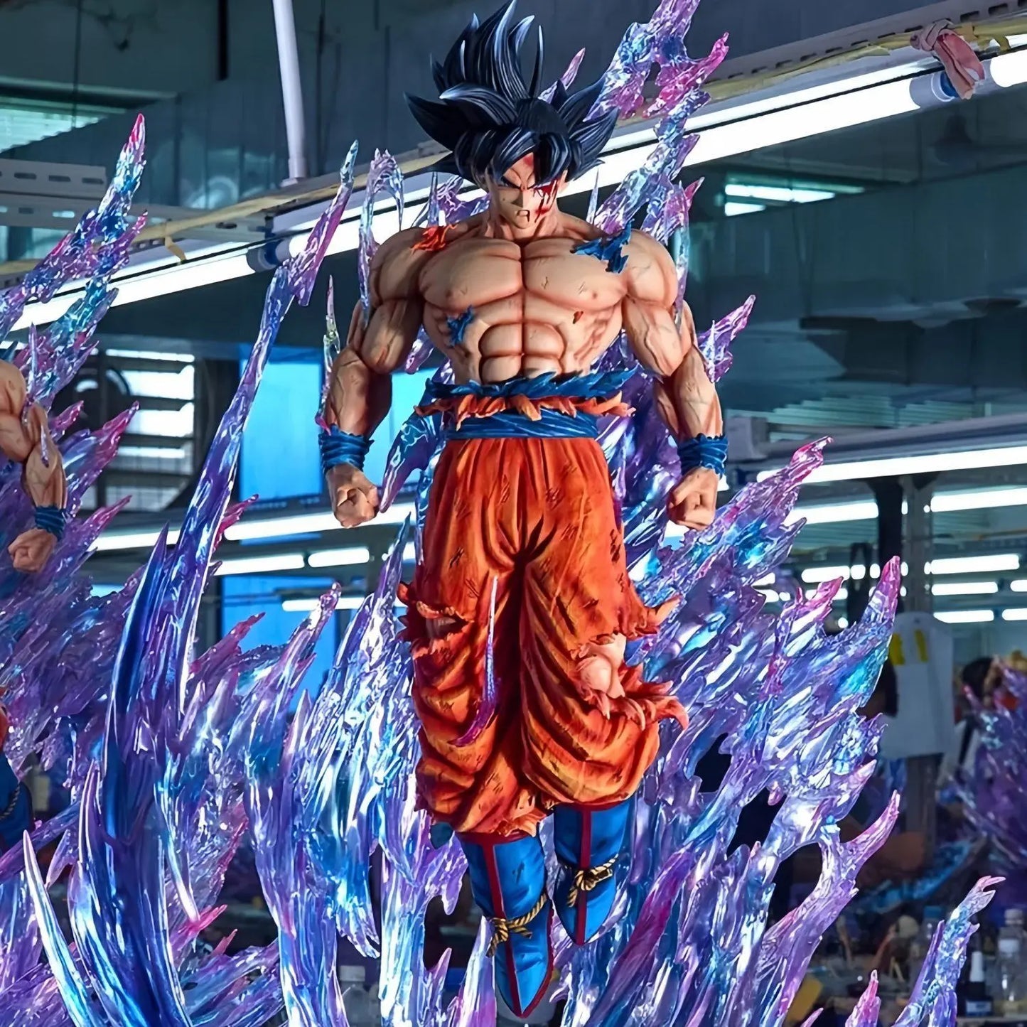 23cm Figurine Dragon Ball | Ultra Instinct Son Goku équipée d'un éclairage, offrant un effet spectaculaire. Un modèle collector parfait pour la décoration ou comme cadeau pour les fans de Dragon Ball